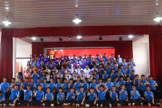 泽邦学校建军节文艺汇演：八一荟萃，英雄赞歌！
