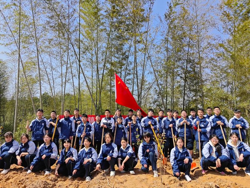 叛逆孩子昼夜颠倒打游戏，哪里能找合适学校？选长沙湘越中学正规办学有学籍