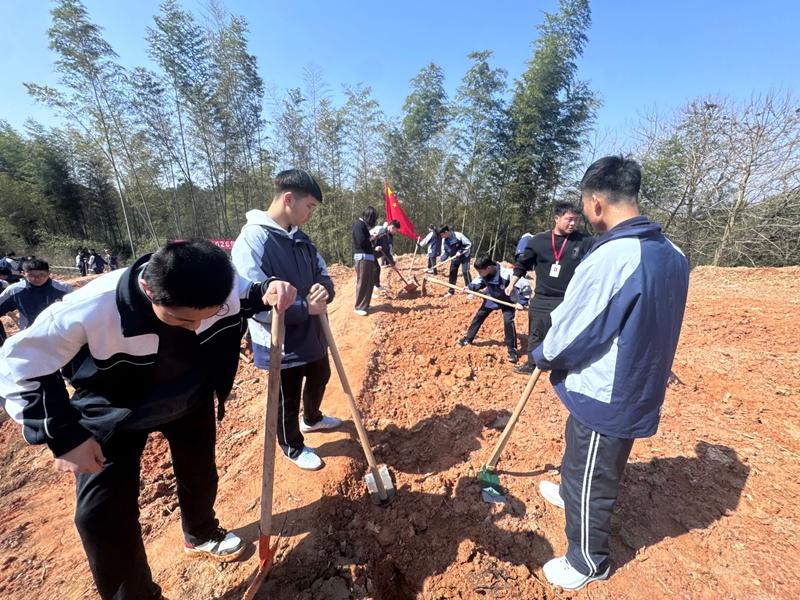 收叛逆封闭孩子的正规学校,选长沙湘越中学正规办学有学籍
