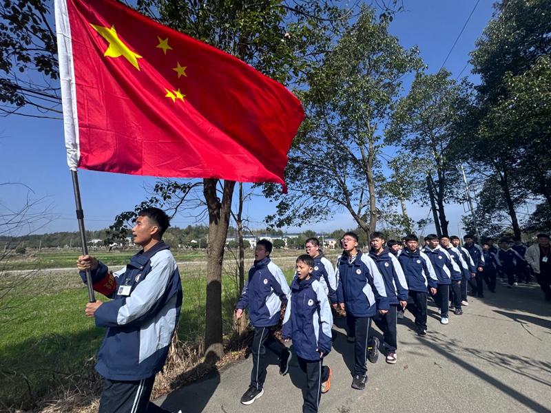 父母无助管不住叛逆孩子,哪个学校接收?选长沙湘越中学正规办学有学籍