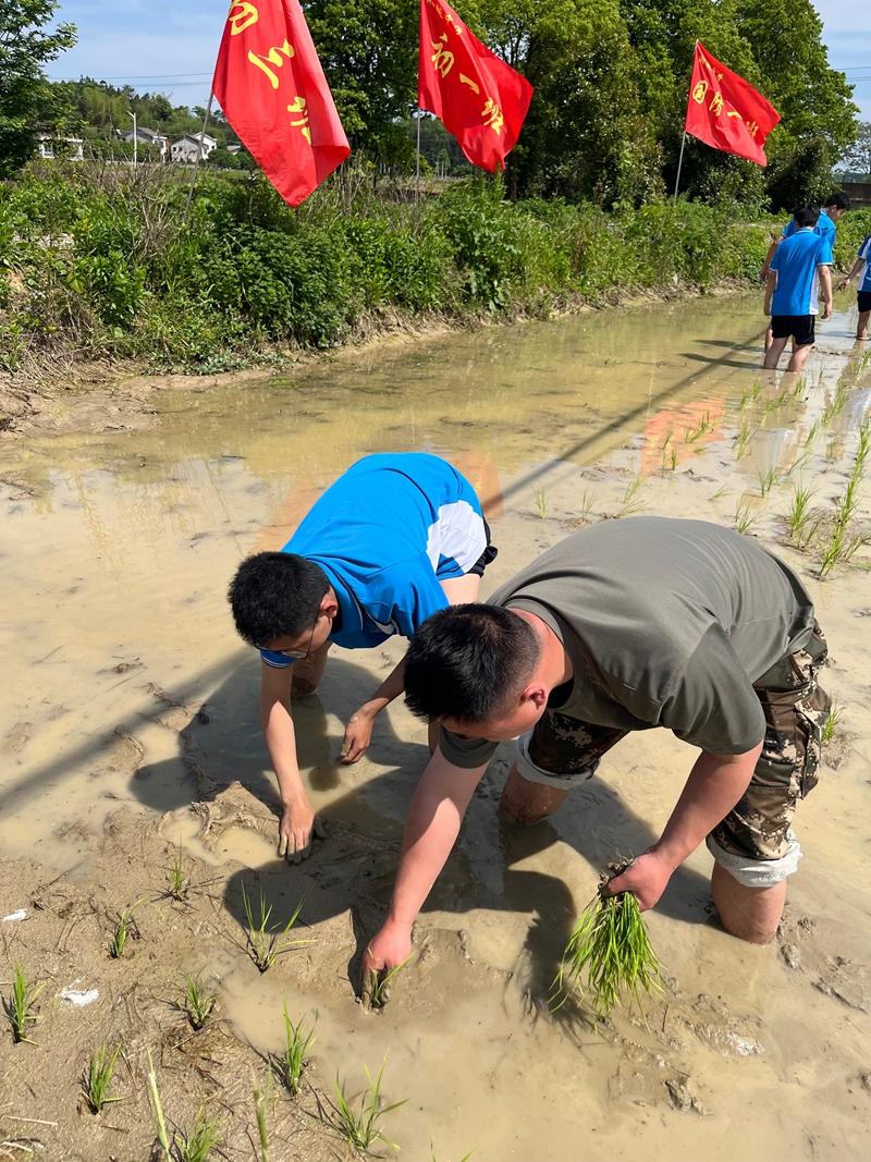 永州附近初一厌学孩子学校?长沙湘越中学心理引导有学籍