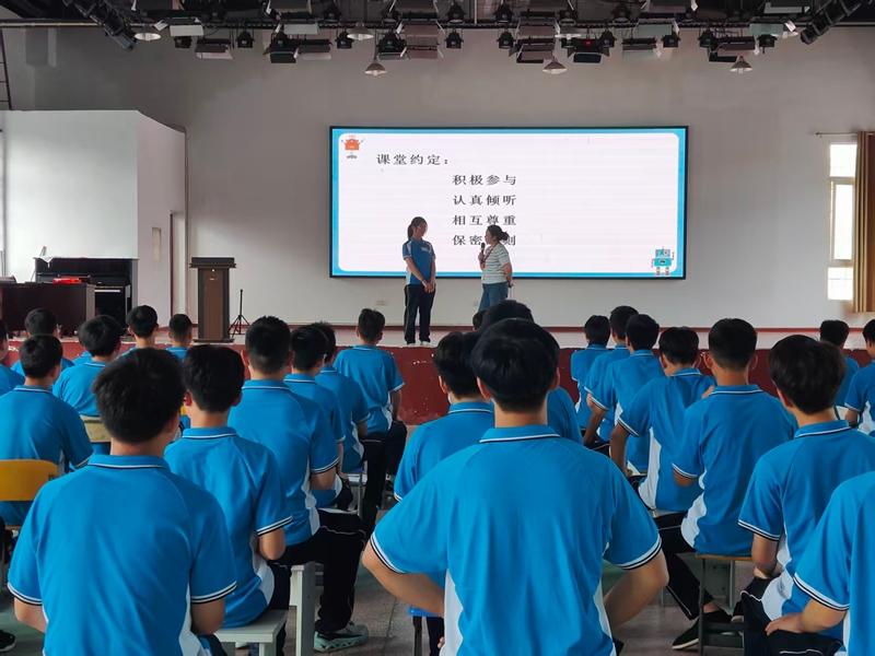 娄底教育初中叛逆孩子的学校在哪,长沙湘越中学心理引导有学籍
