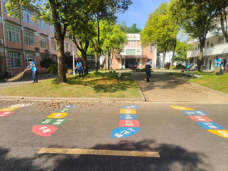 男孩叛逆厌学在家只会打游戏？长沙湘越中学正规办学有学籍