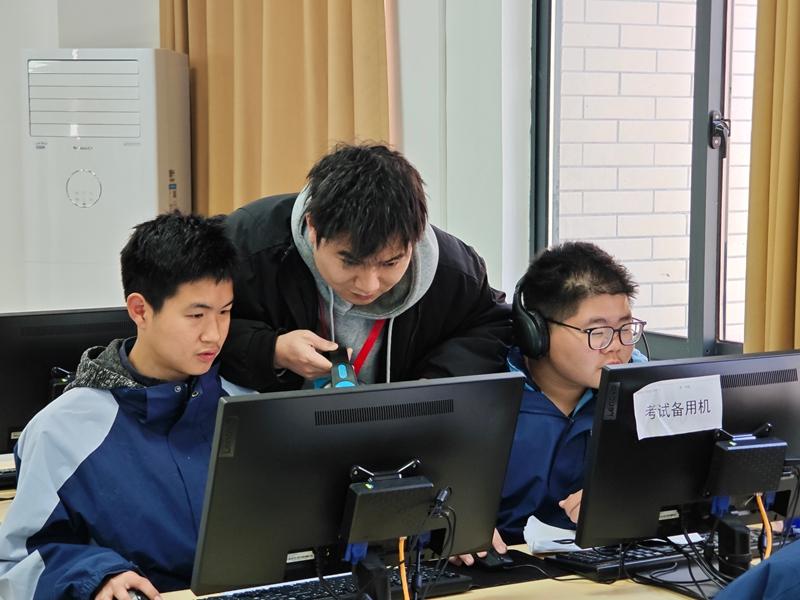 哪里有学校接收?叛逆期孩子一提上学就崩溃,长沙湘越中学小班教育有学籍