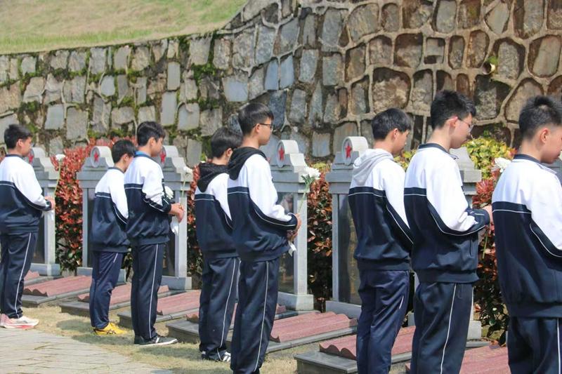 张家界初一厌学孩子找哪个学校好,长沙湘越中学小班教育有学籍