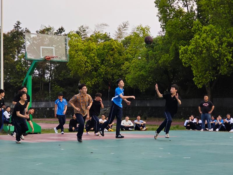 孩子扬言离家出走怎么平复孩子情绪，家长心力交瘁，长沙湘越中学资质齐全有学籍