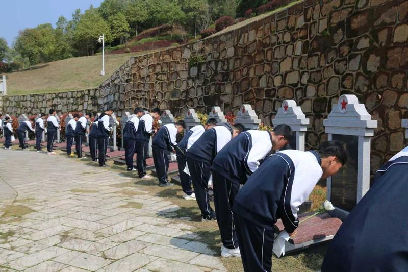 叛逆期孩子不出门怕压力逃避,哪个学校能收下?长沙湘越中学可参加长沙中考