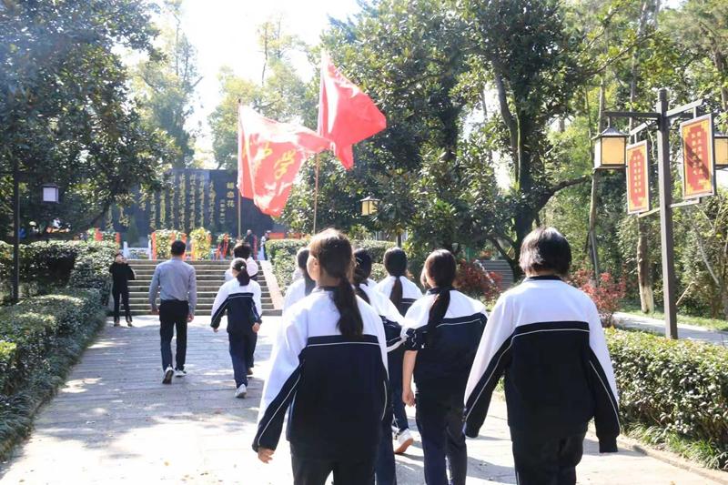 早恋厌学孩子拒绝和家长谈学习?长沙湘越中学助力重返校园