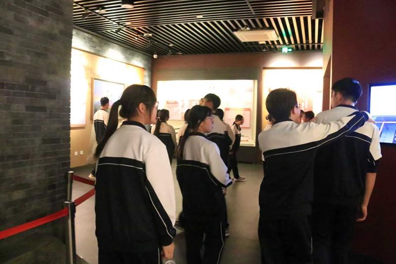 孩子厌学一提上学就暴躁，长沙哪个学校能收？选长沙湘越中学有学籍可转学