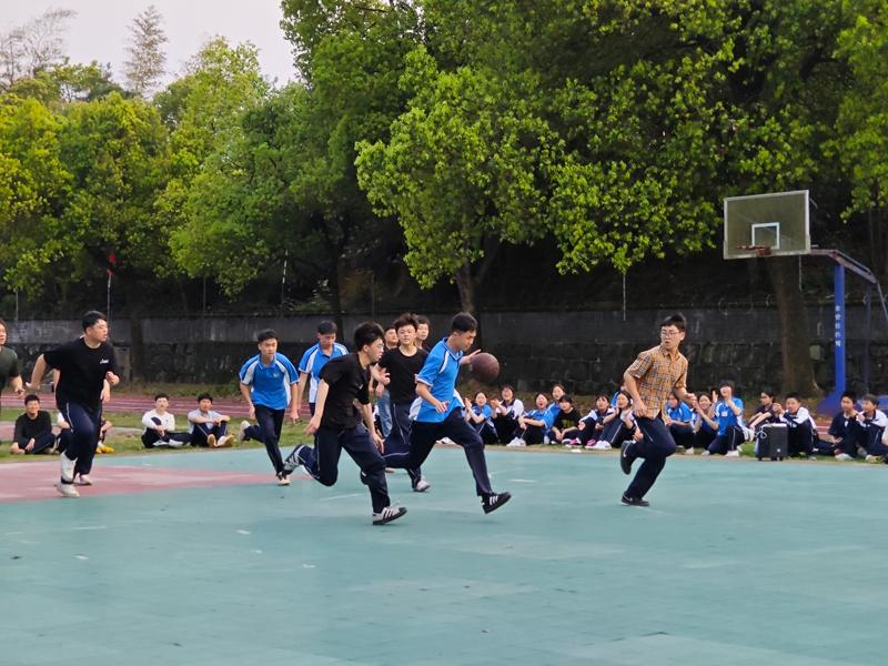 孩子只想在家打游戏,哪里有正规学校?长沙湘越中学小班教育有学籍