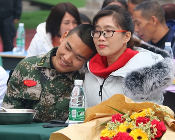 拥抱亲情，守护爱